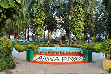 Visit Anna Park by taxi for a peaceful family outing or evening walk in a green environment.