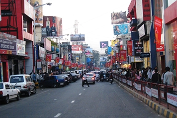 Reach MG Road and Brigade Road with taxi services for shopping, dining, and vibrant nightlife.