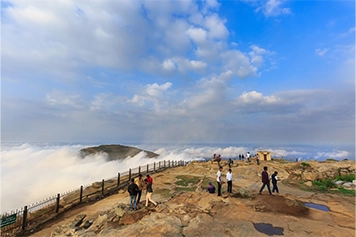 Book a cab to Nandi Hills for trekking, sunrise views, and a peaceful retreat near Bangalore.