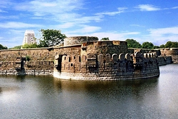 Book cab services to visit Vellore Fort with well-preserved structures and book your trip now.