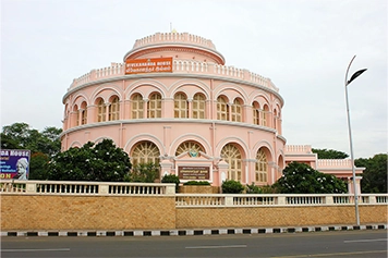 Best historical landmark to explore in comfort with a one-way taxi ride in Chennai.