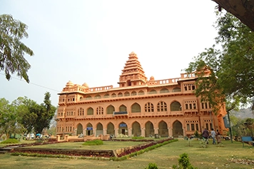 Tourists Bus Booking To Visit Chandragiri Fort in Tirupati Tourist bus booking service for Chandragiri Fort trips from Tirupati with comfortable travel options