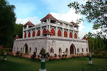 Visit Kattabomman Memorial Fort With Tempo or Van Ride Services Discover history at Kattabomman Fort with a car taxi or van from Madurai or Tirunelveli